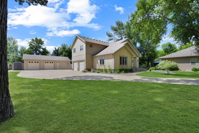 $4,000 | 154 Beaton Drive West, West Fargo, ND 58078