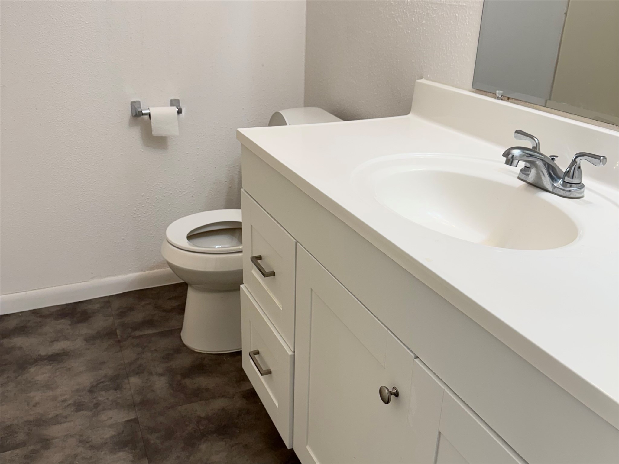 11002 Hammerly Boulevard, Unit 216 Houston, TX 77043 - Photo 11 of 16 upstairs guest bathroom