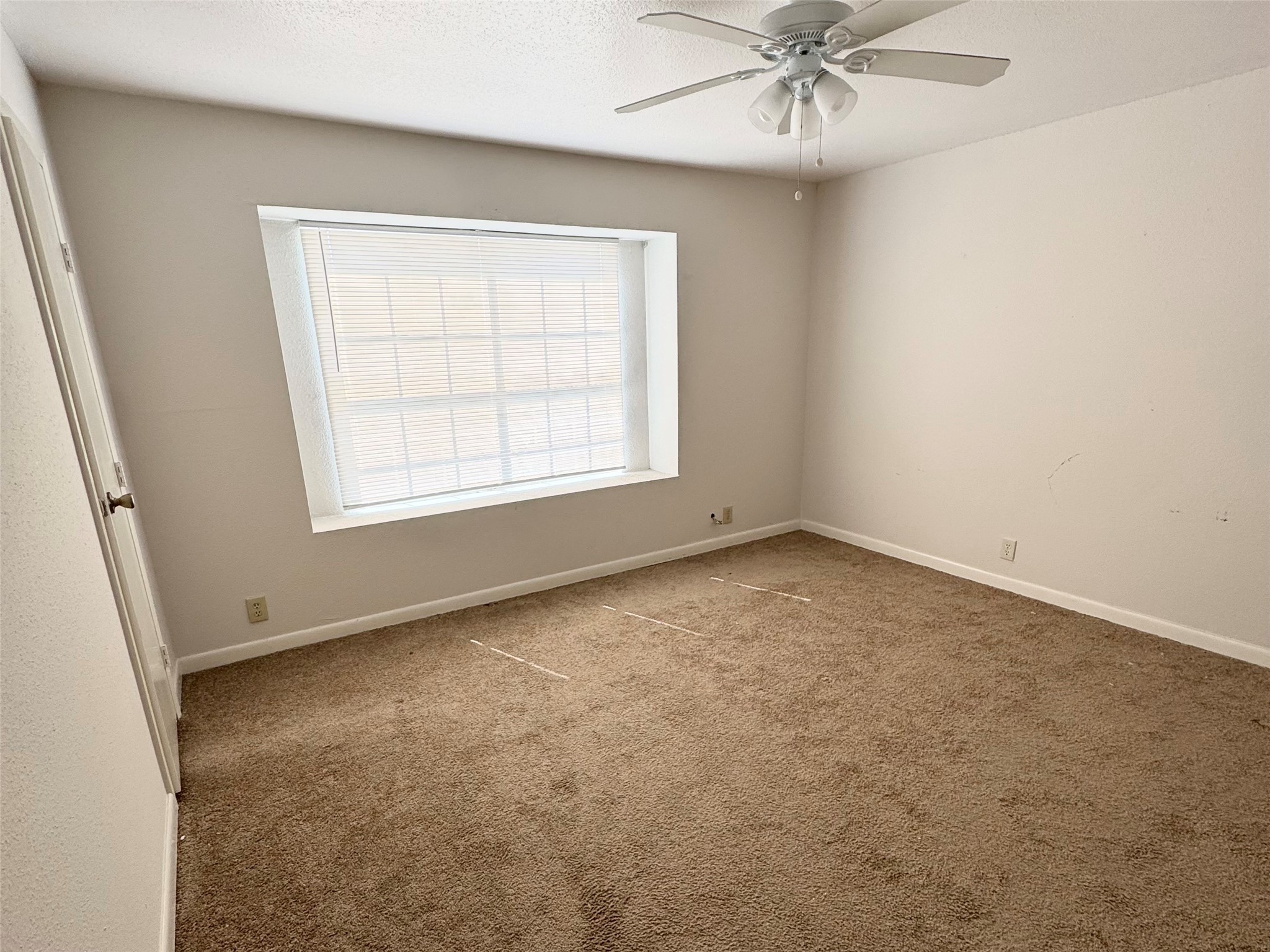 11002 Hammerly Boulevard, Unit 216 Houston, TX 77043 - Photo 12 of 16 Primary bedroom