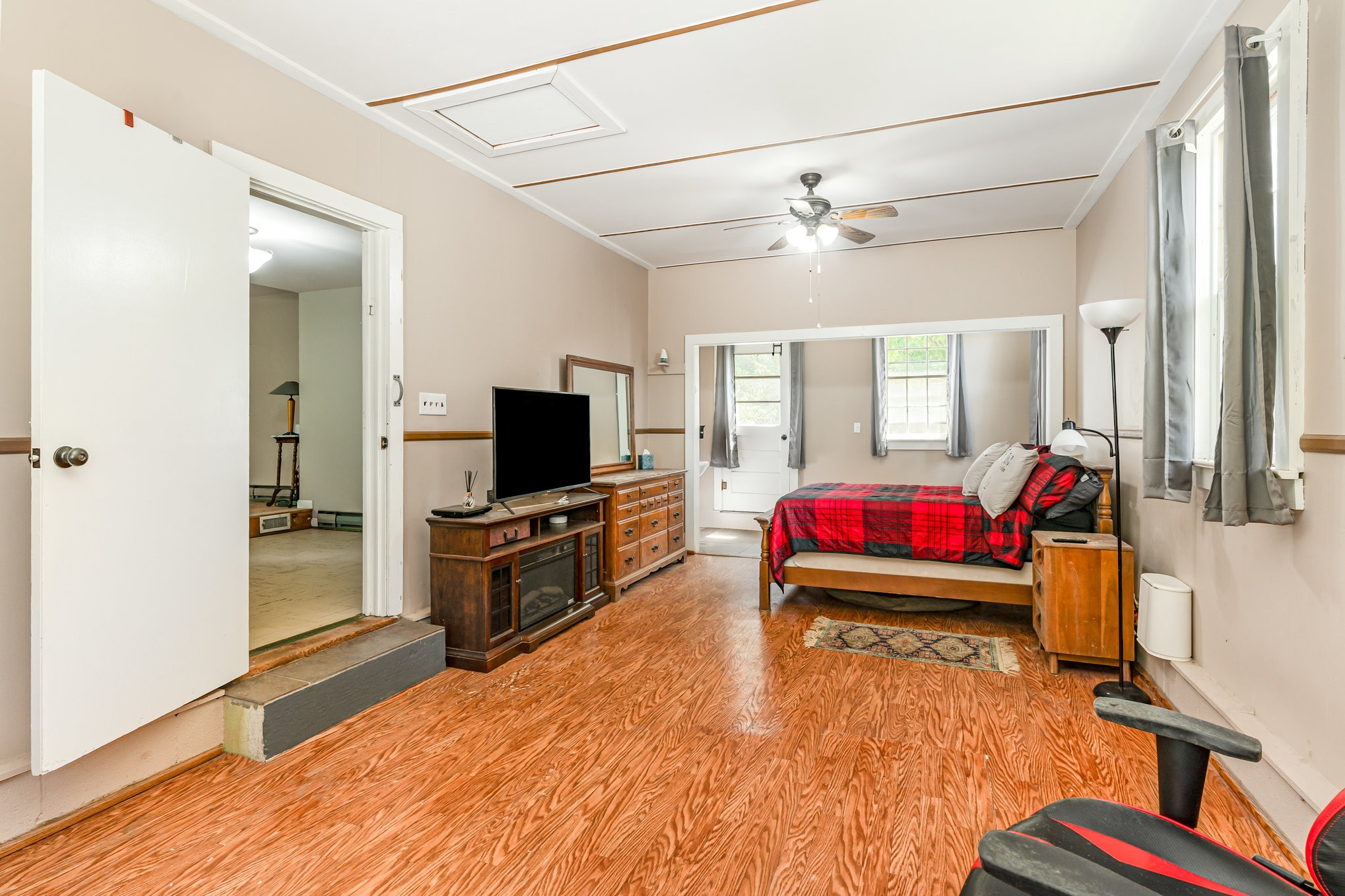 999 Stewart Road Dickson, TN 37055 - Photo 16 of 32 a living room with furniture and a flat screen tv