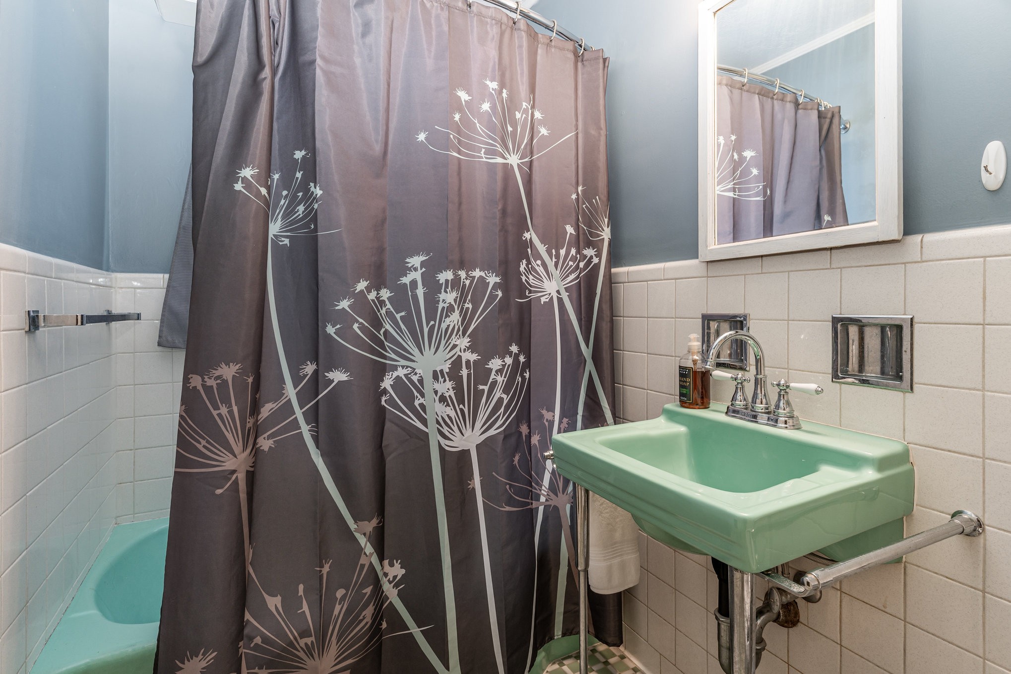 999 Stewart Road Dickson, TN 37055 - Photo 25 of 32 a bathroom with a sink and mirror