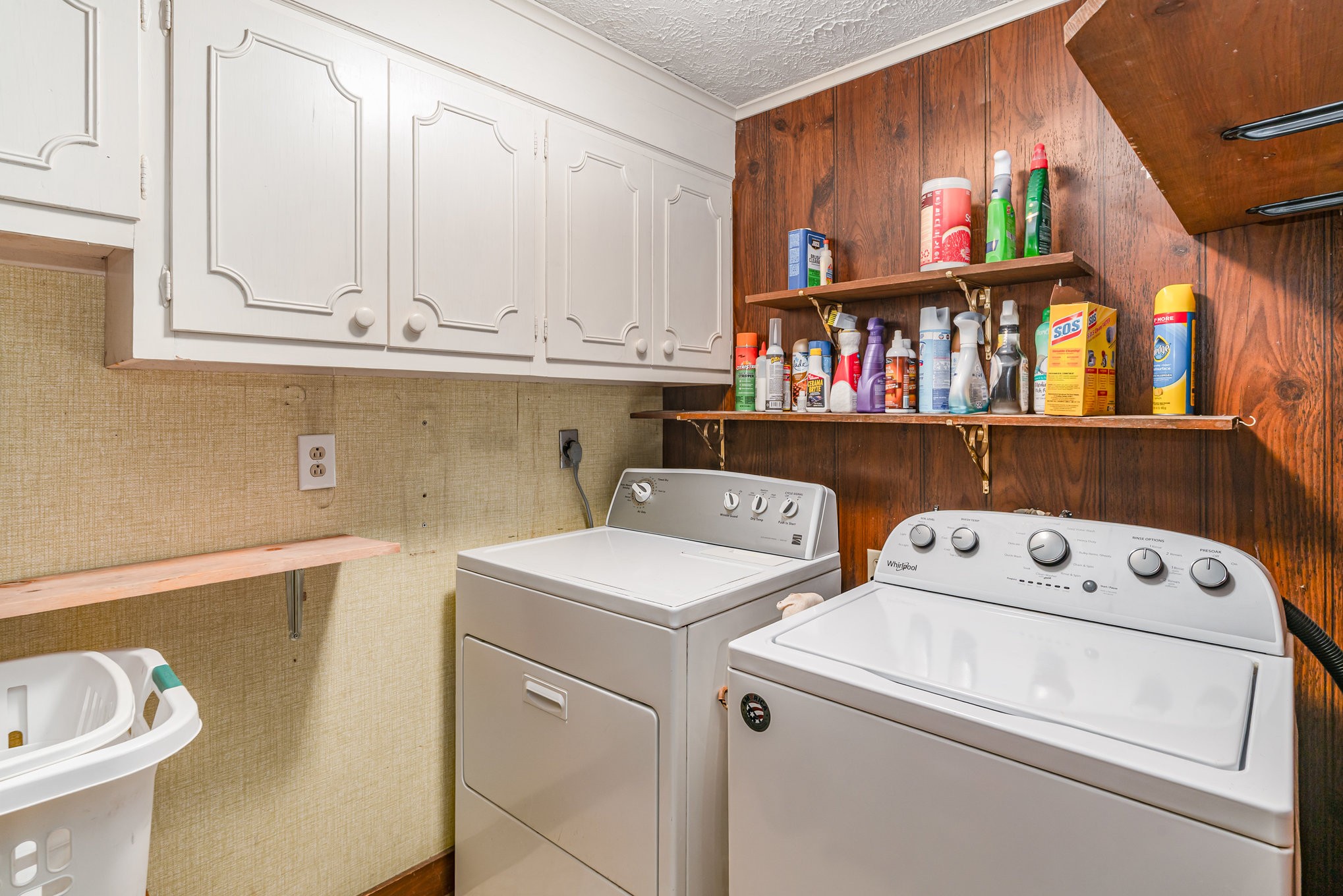 999 Stewart Road Dickson, TN 37055 - Photo 26 of 32 a utility room with dryer and washer