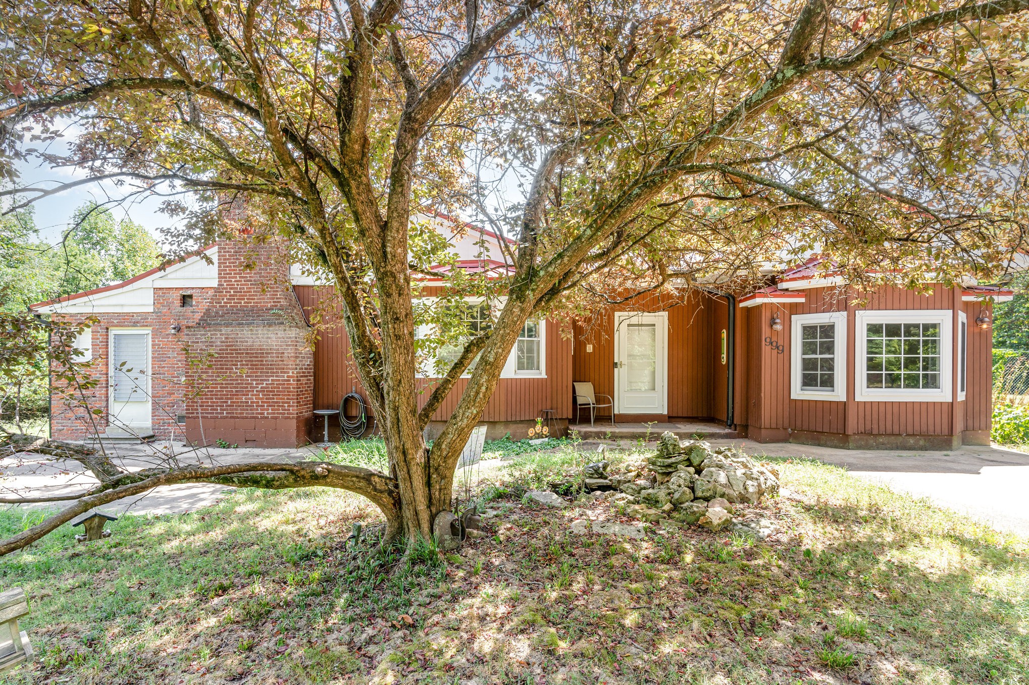 999 Stewart Road Dickson, TN 37055 - Photo 4 of 32 a front view of a house with a garden