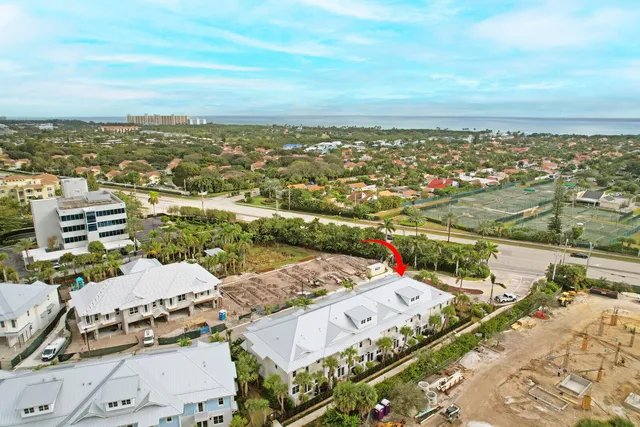 a view of yard with large tree