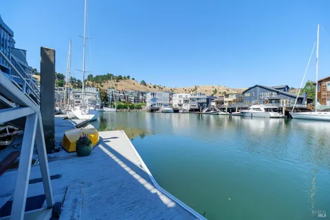 $999,999 | 1318 South Mallard Drive, Richmond, CA 94801