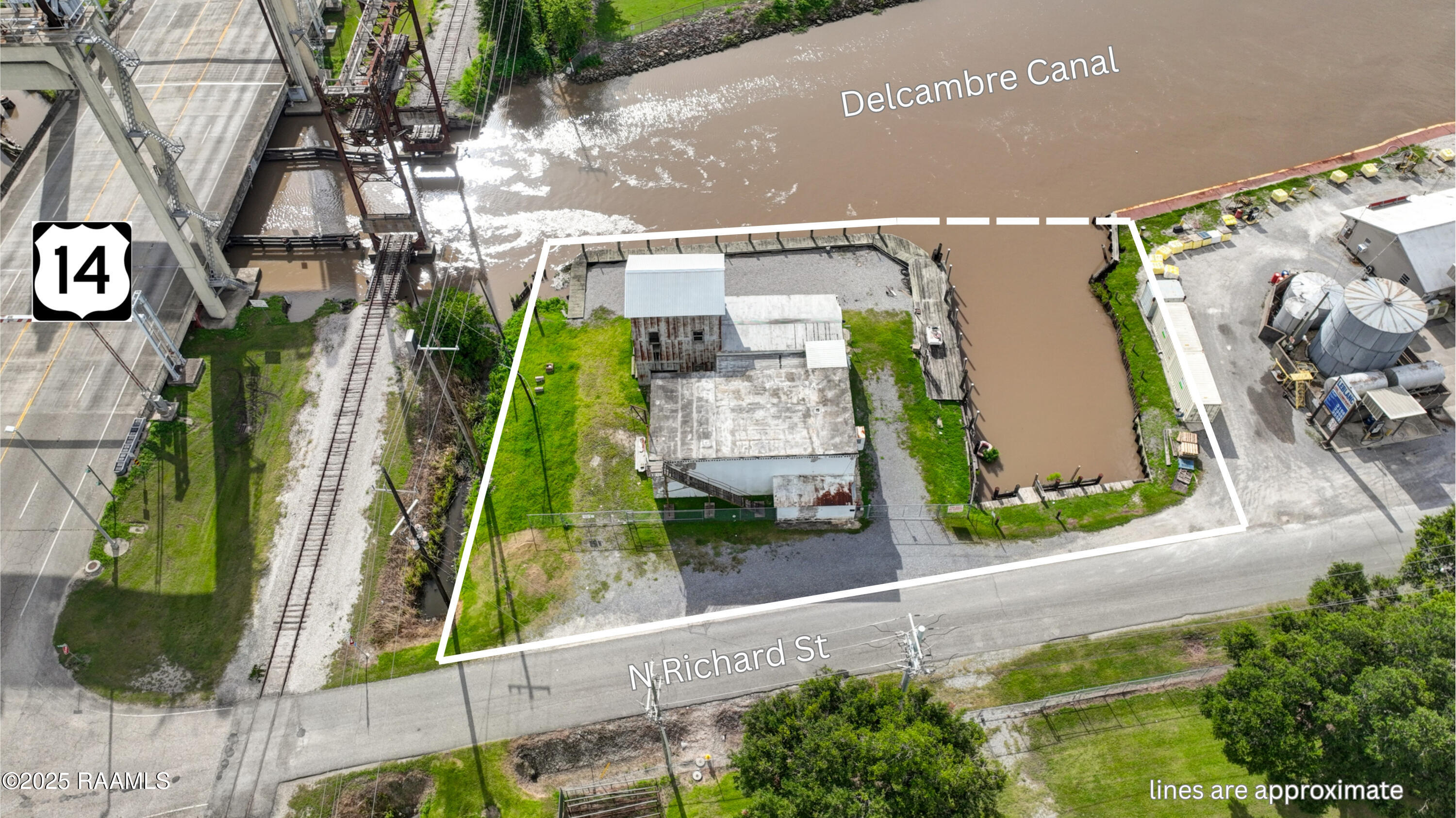 218 North Richard Street Delcambre, LA 70528 - Photo 3 of 18 Delcambre-8r