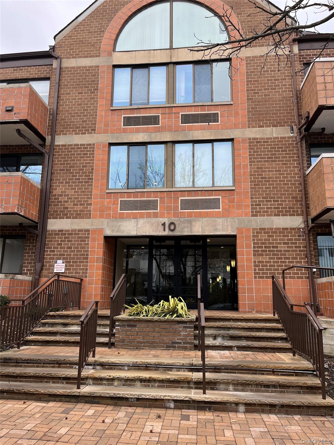 10 Canterbury Road Great Neck Plaza, NY 11021 - Photo 2 of 11