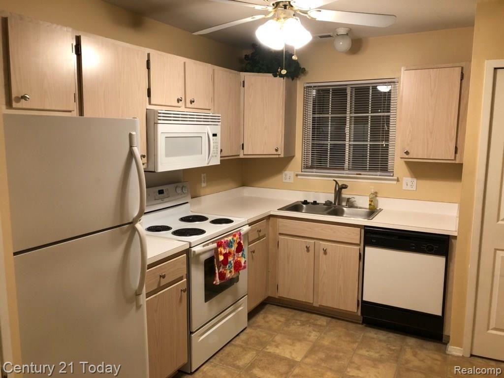 22150 Cape Cod Way, Unit 24 Farmington, MI 48336 - Photo 7 of 20