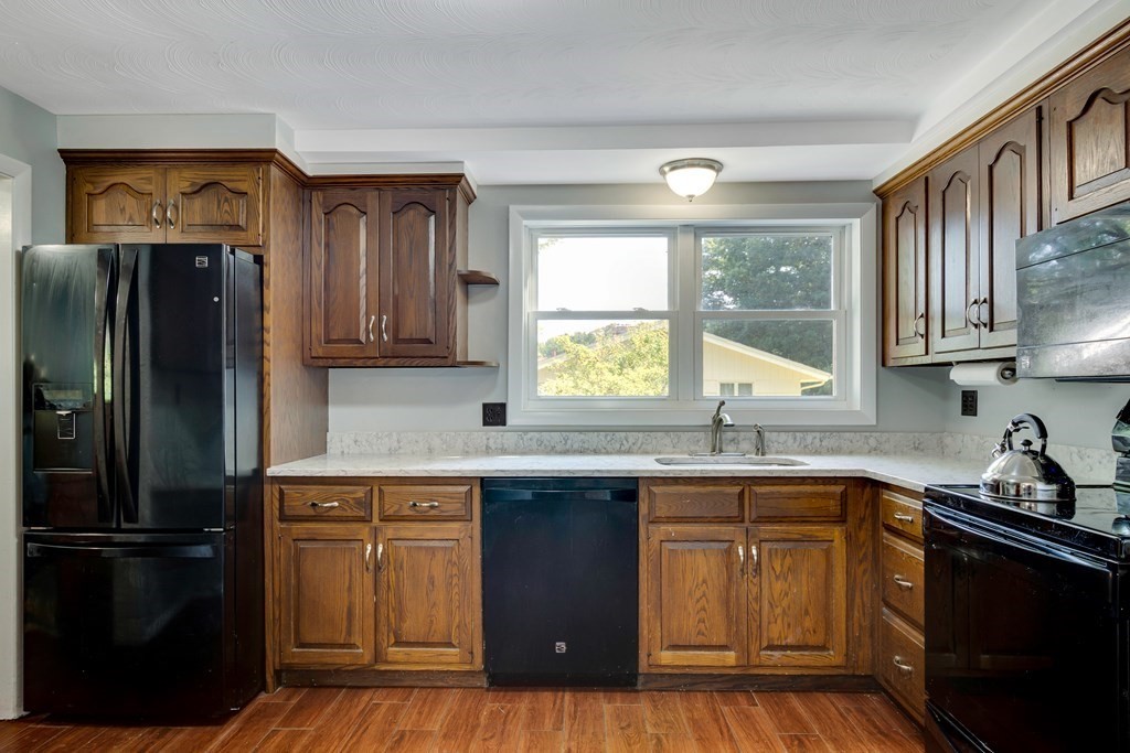 31 Savoy Road Framingham, MA 01701 - Photo 4 of 32