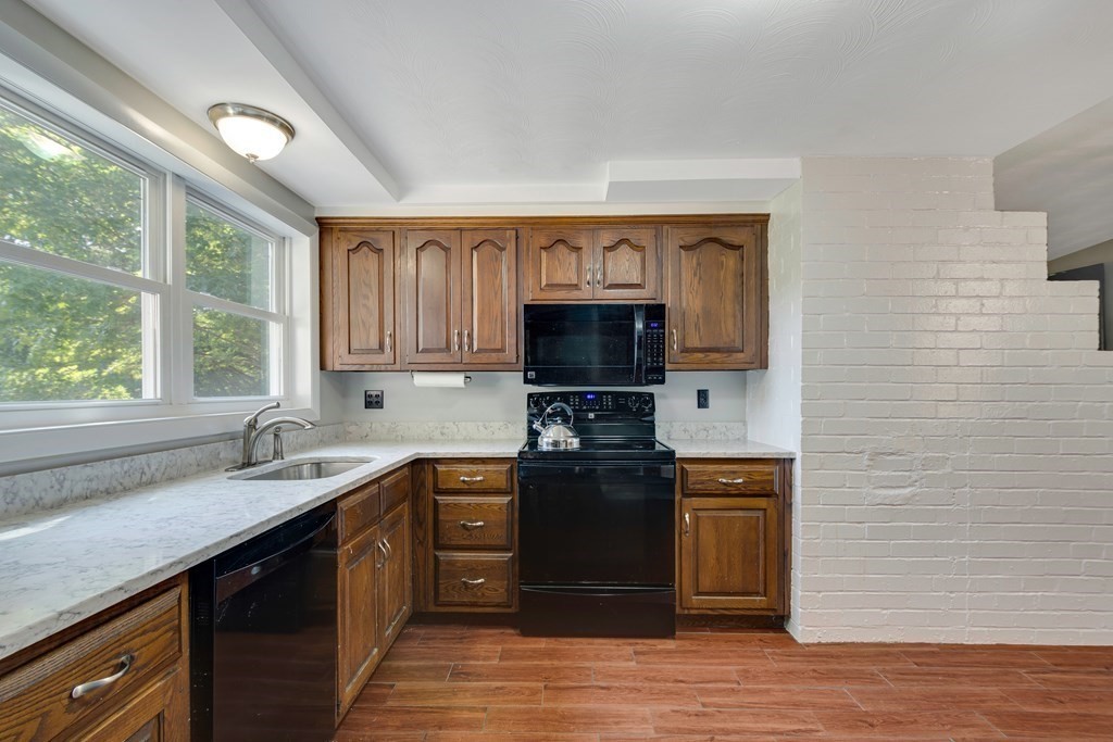 31 Savoy Road Framingham, MA 01701 - Photo 5 of 32
