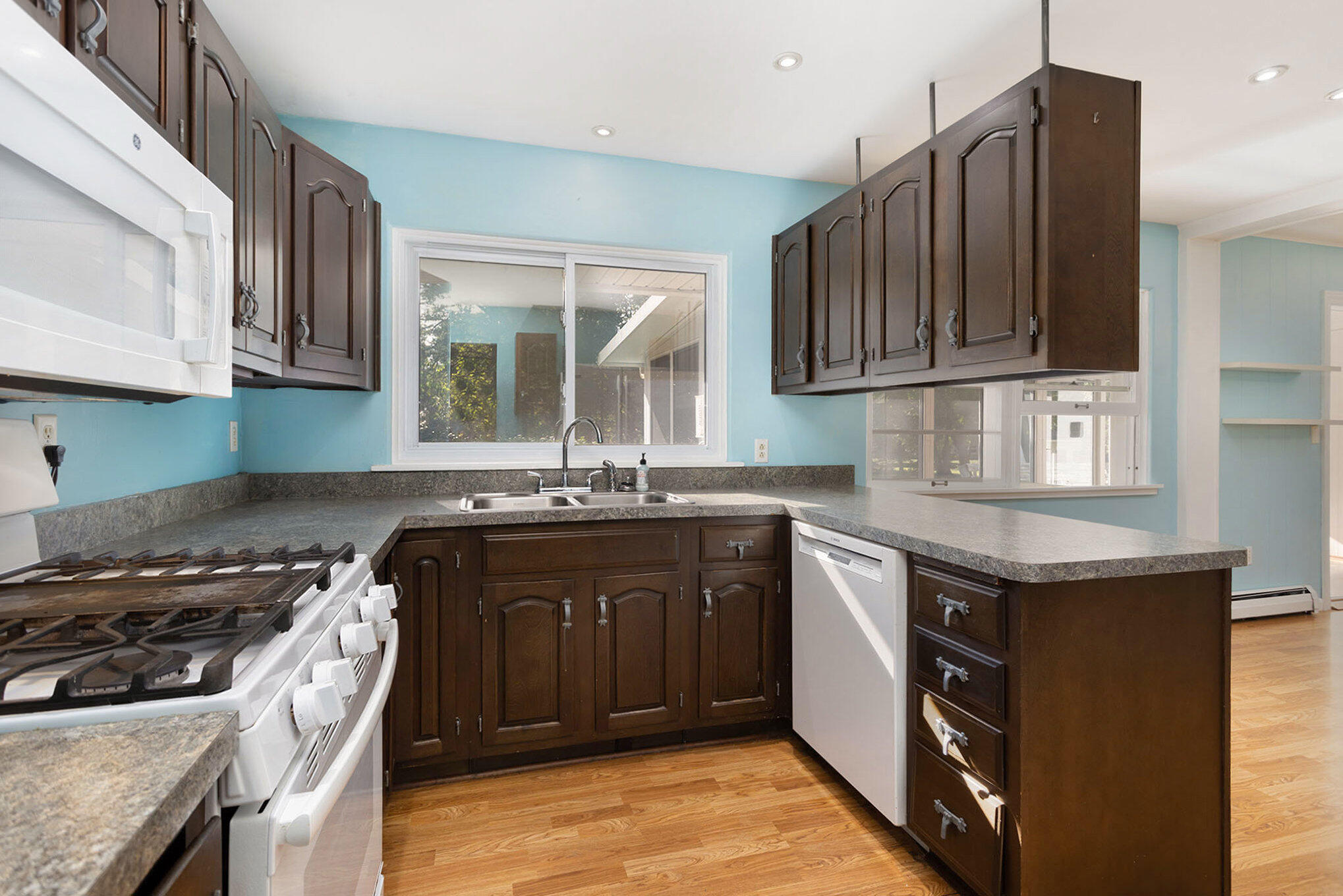 5587 Mt Olivet Road Kalamazoo, MI 49004 - Photo 16 of 33 Chef's kitchen