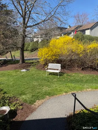 $2,250 | 235 Heritage Village, Unit B, Southbury, CT 06488