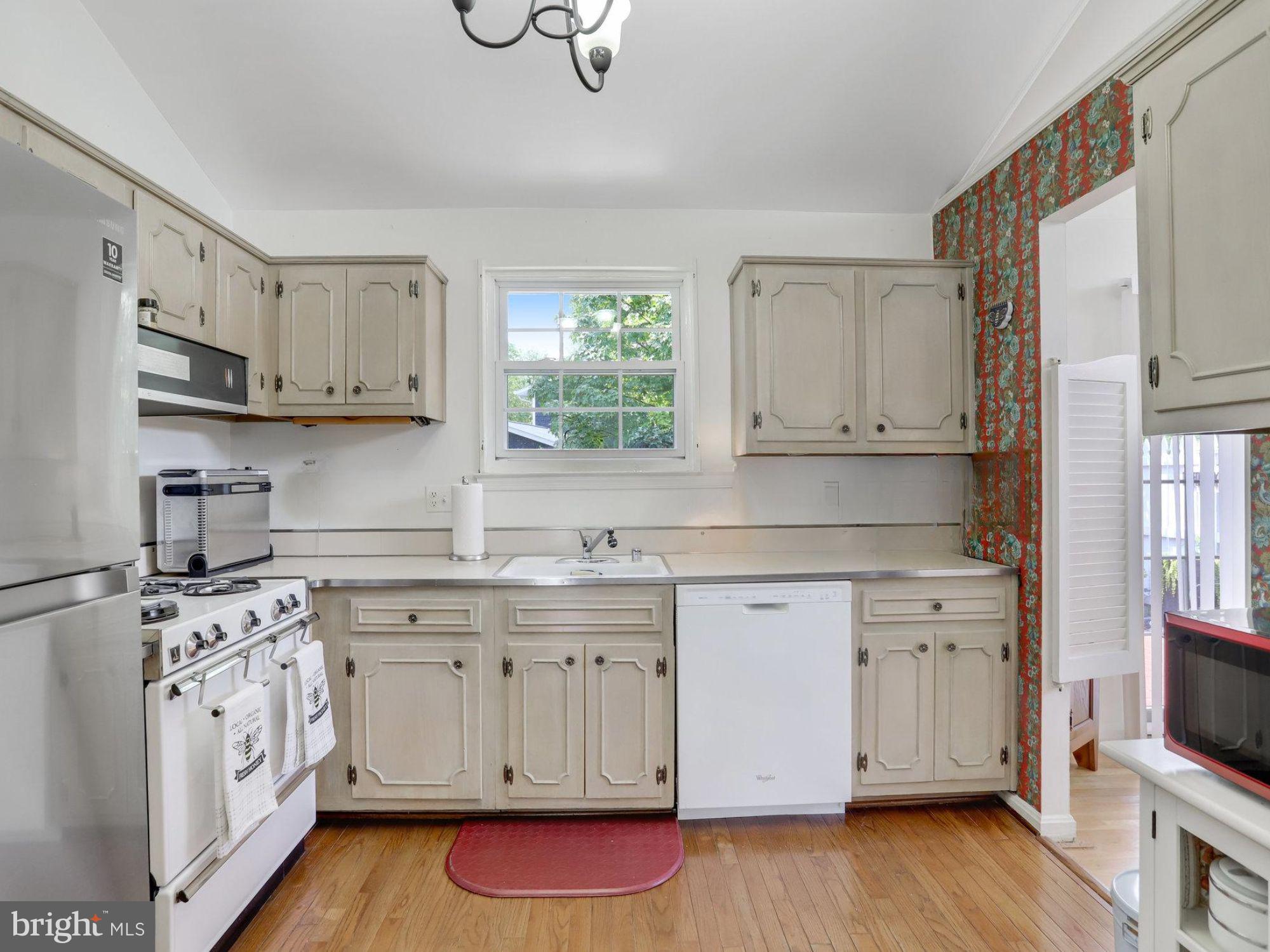 6900 Rolling Road Springfield, VA 22152 - Photo 4 of 18 Gallery Image 4