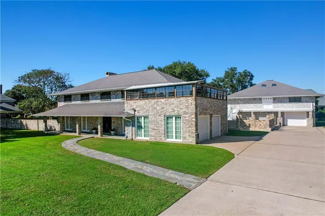 $899,500 | 106 Cambridge Drive, Belle Chasse, LA 70037