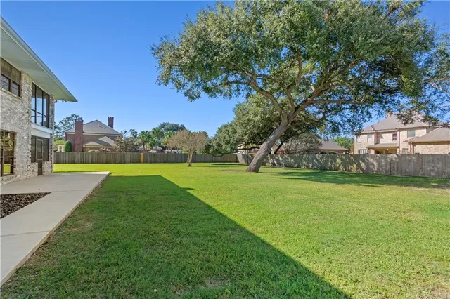 $899,500 | 106 Cambridge Drive, Belle Chasse, LA 70037