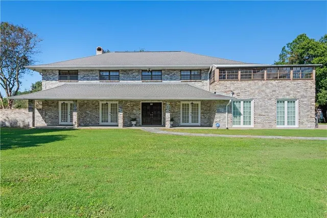 $899,500 | 106 Cambridge Drive, Belle Chasse, LA 70037