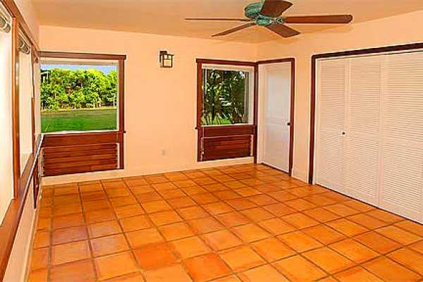 7463 B Koolau Road Kilauea, HI 96754 - Photo 13 of 21 a bedroom with a bed and a window