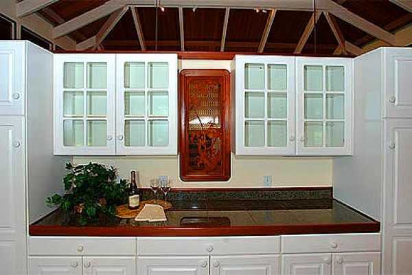 7463 B Koolau Road Kilauea, HI 96754 - Photo 4 of 21 a front view of a house with entryway
