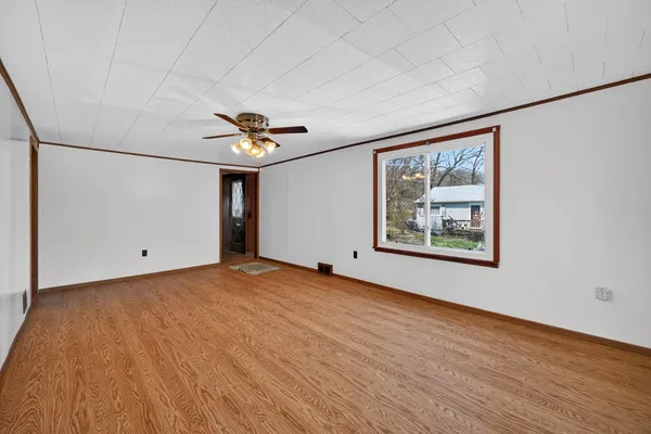$184,900 | 5514 Pine Lane, Aurora, IN 47001