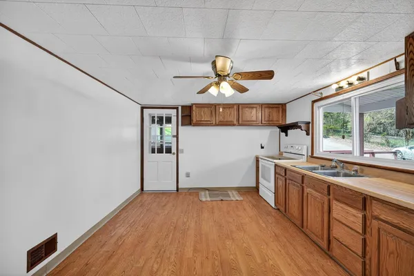 $184,900 | 5514 Pine Lane, Aurora, IN 47001
