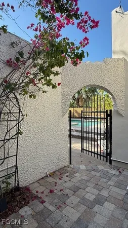 a view of entryway with a flower pot