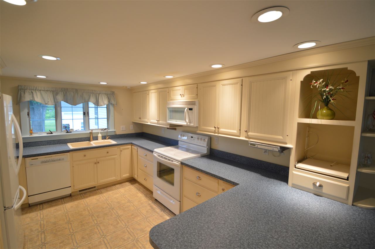 124 Governors Road Brookfield, NH 03872 - Photo 18 of 39