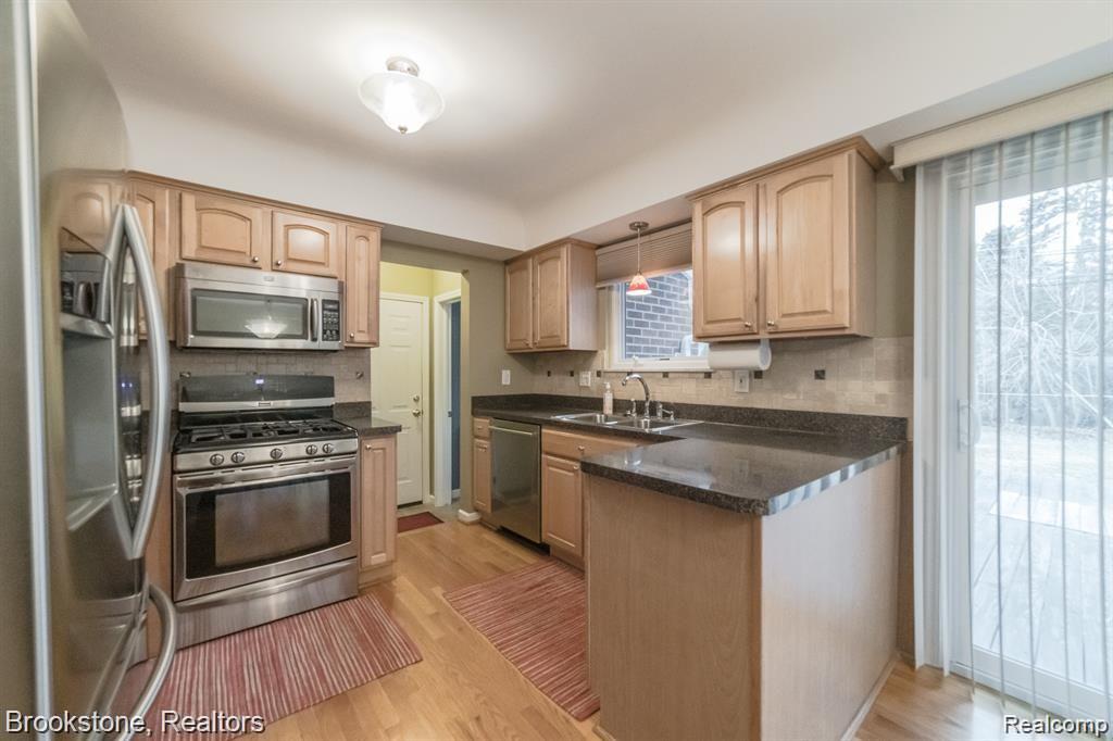 52001 Shelby Road Utica, MI 48316 - Photo 8 of 37