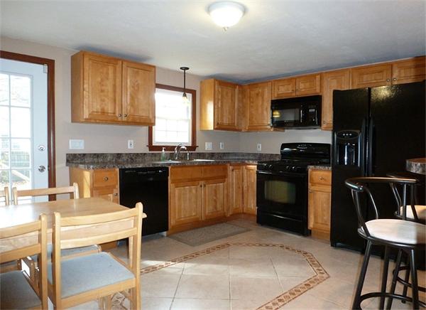 256 Edendale Street Springfield, MA 01104 - Photo 3 of 25