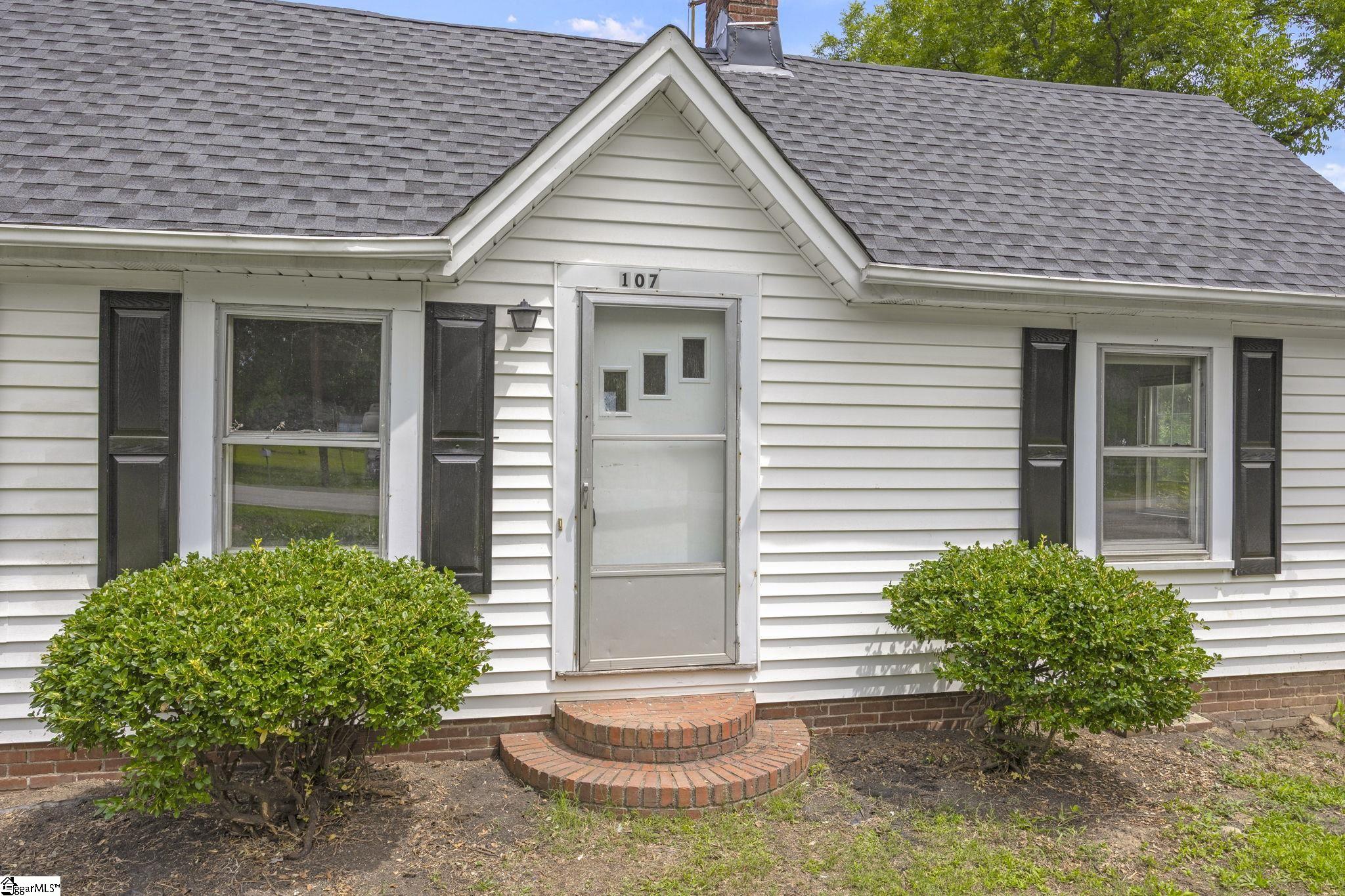 107 West Marion Road Greenville, SC 29617 - Photo 5 of 36