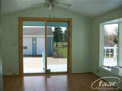 6097 Corunna Road Flint, MI 48532 - Photo 7 of 10 20144240-6.JPG