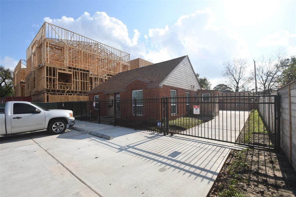 4928 Old Spanish Trail, Houston, TX 77021 Compass