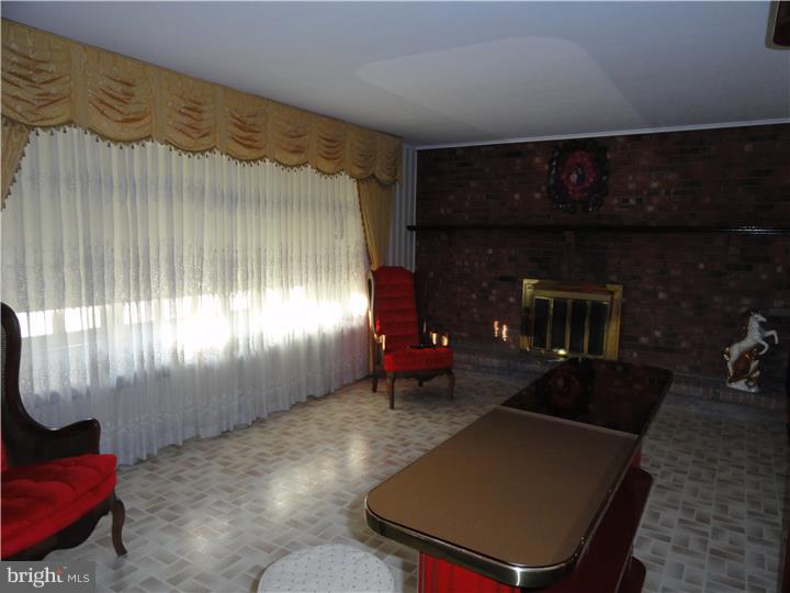 500 Drexel Road Fairless Hills, PA 19030 - Photo 3 of 17 Living Room