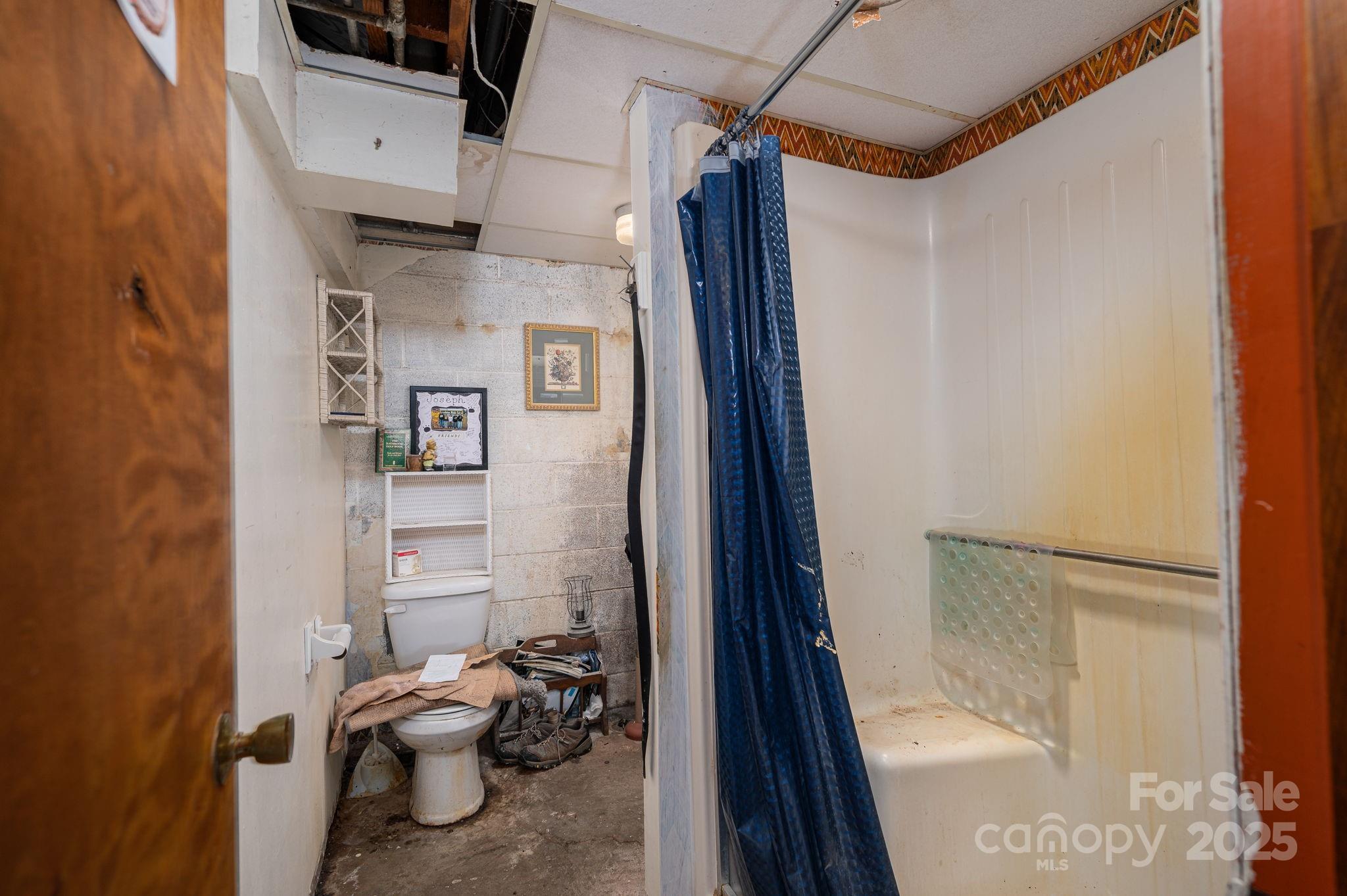 1585 Salem Church Road Lincolnton, NC 28092 - Photo 23 of 31 a bathroom with a toilet and a shower