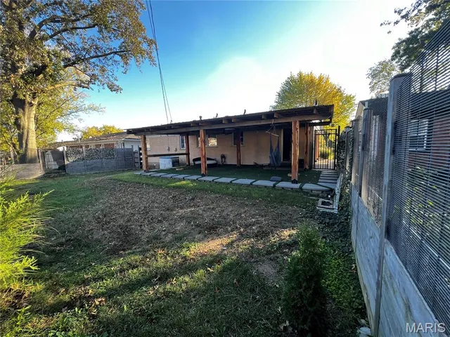 $2,000 | 9445 Palomino Drive, St. Louis, MO 63123