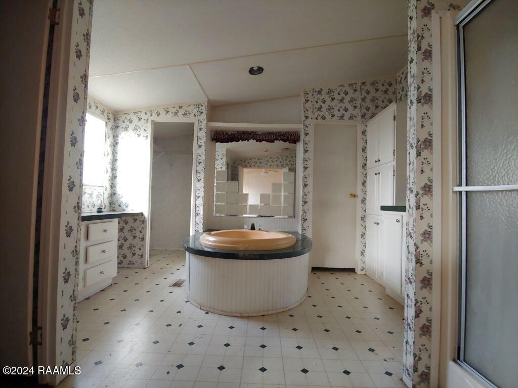 209 Rue Des Etoiles Carencro, LA 70520 - Photo 12 of 25 12 Bathroom