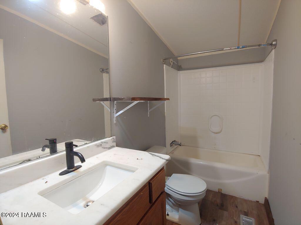 209 Rue Des Etoiles Carencro, LA 70520 - Photo 19 of 25 19 Bathroom
