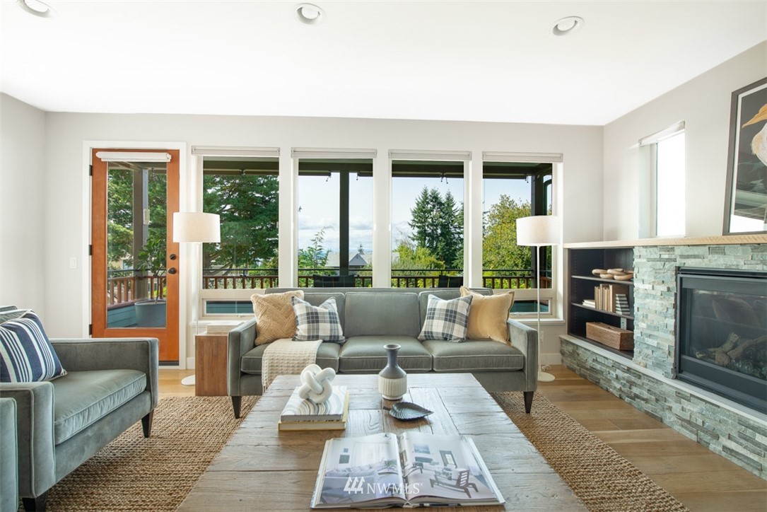 3702 Southwest Webster Street Seattle, WA 98126 - Photo 3 of 23 Gallery Image 3