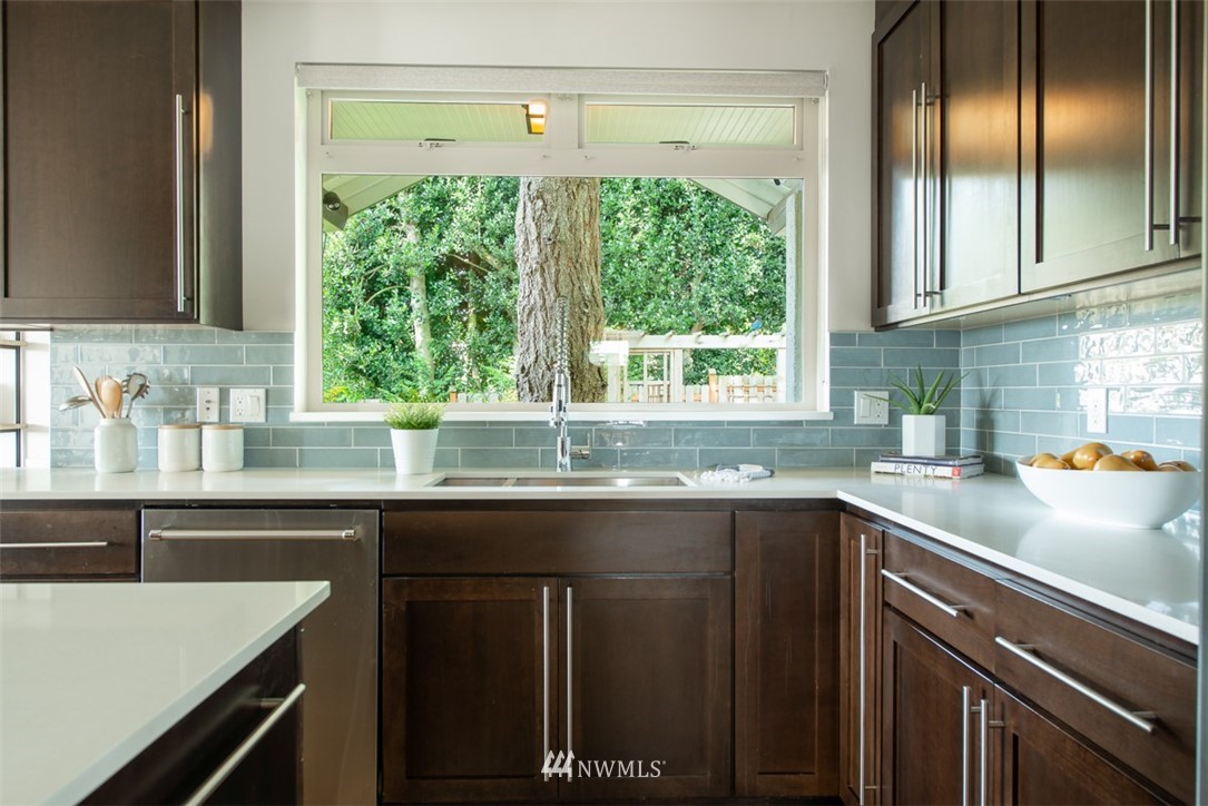 3702 Southwest Webster Street Seattle, WA 98126 - Photo 7 of 23 Gallery Image 7