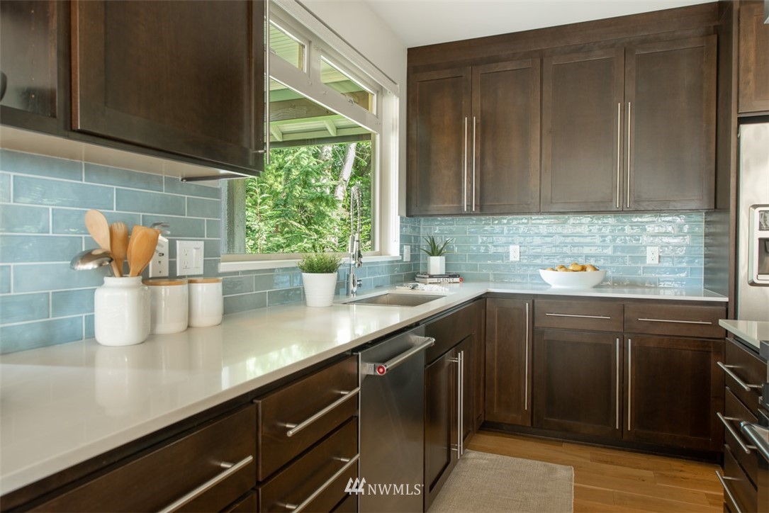 3702 Southwest Webster Street Seattle, WA 98126 - Photo 8 of 23 Gallery Image 8
