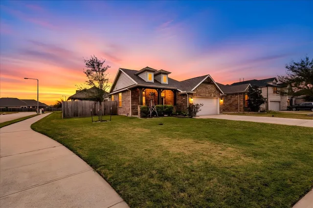 $325,000 | 3008 Hartford Trail Lane, Dickinson, TX 77539