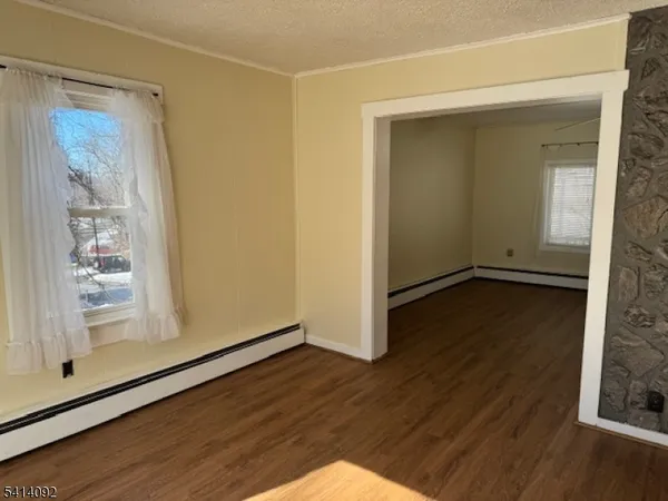 $2,800 | 44 Oak Street, Hamburg, NJ 07419