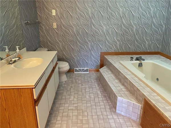 $2,500 | 8319 Decoy Run, Manlius, NY 13104
