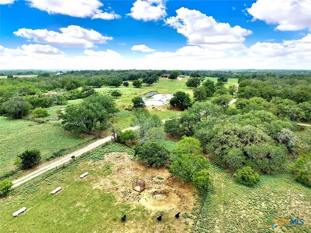 $2,000,000 | 1494 County Road 433, Stockdale, TX 78160