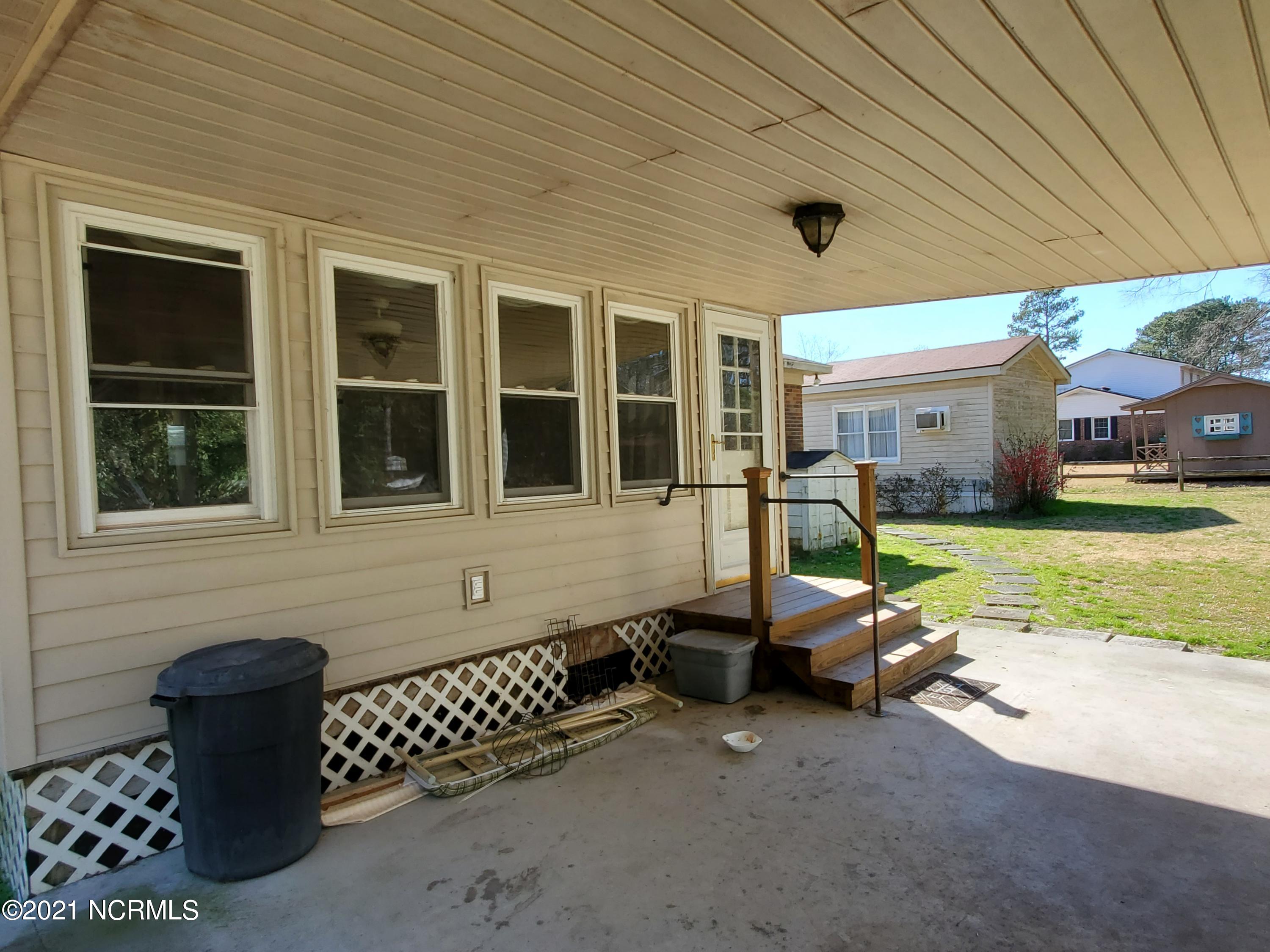 2220 Five Bridge Road 6