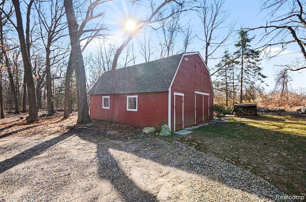 8841 Clark Road Clarkston, MI 48346 - Photo 4 of 21