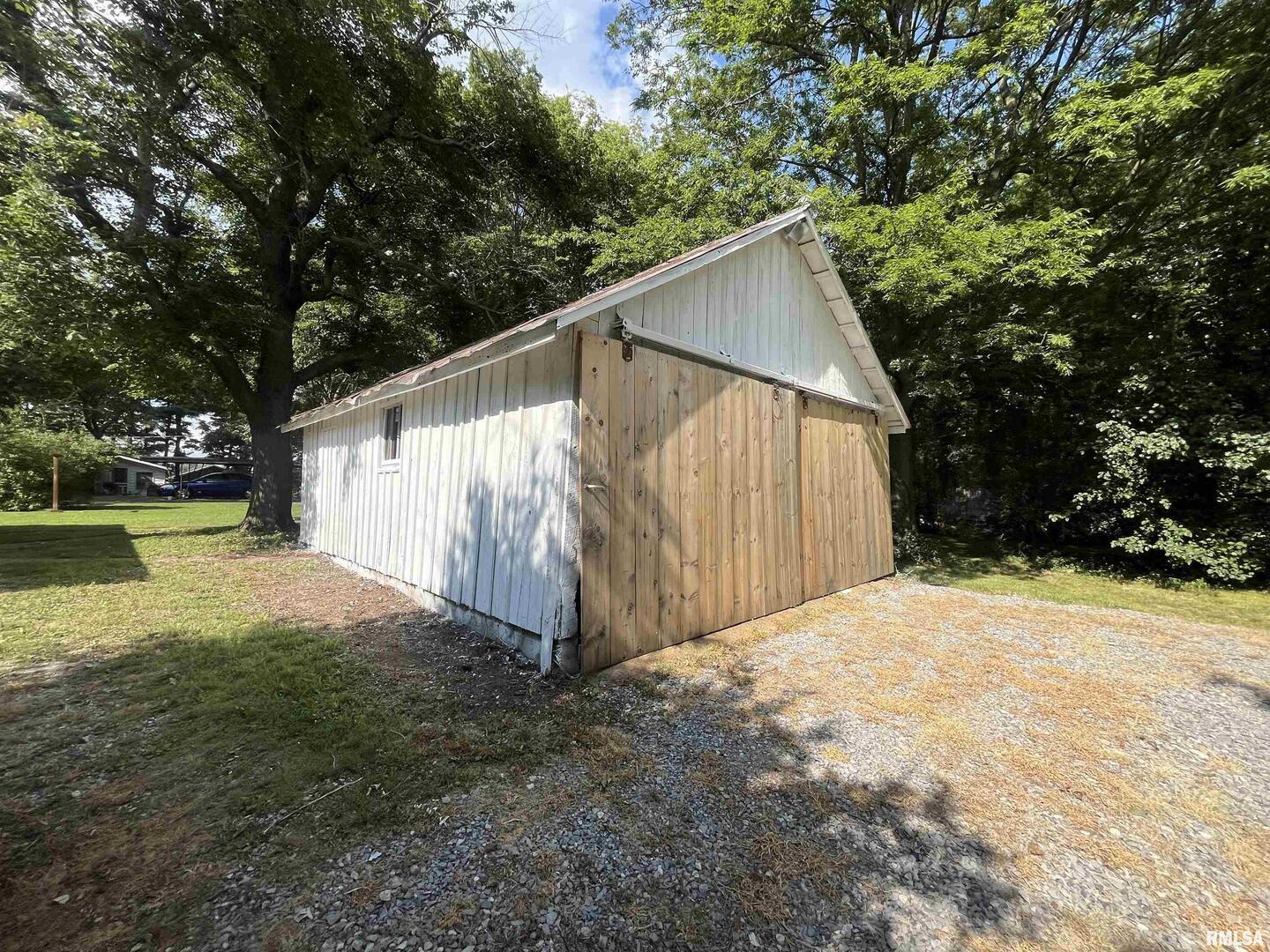 2664 Highway 145 Metropolis, IL 62960 - Photo 9 of 29 a backyard of a house with lots of green space
