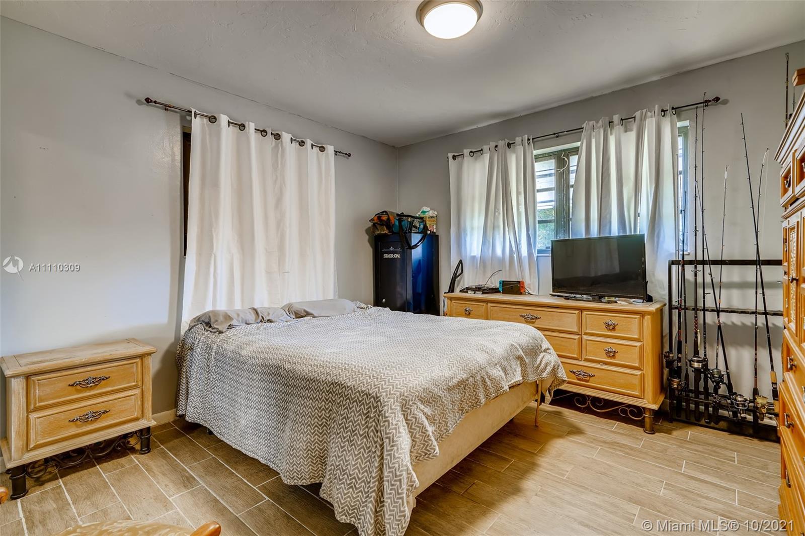 10231 Dolphin Road Cutler Bay, FL 33157 - Photo 8 of 26 Gallery Image 8