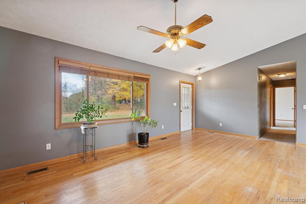 5920 West Coon Lake Road Howell, MI 48843 - Photo 9 of 61 Gallery Image 9