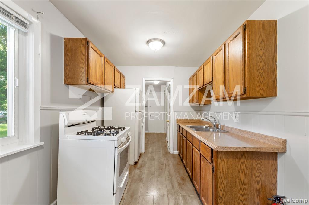8233 Stephens Center Line, MI 48015 - Photo 6 of 13
