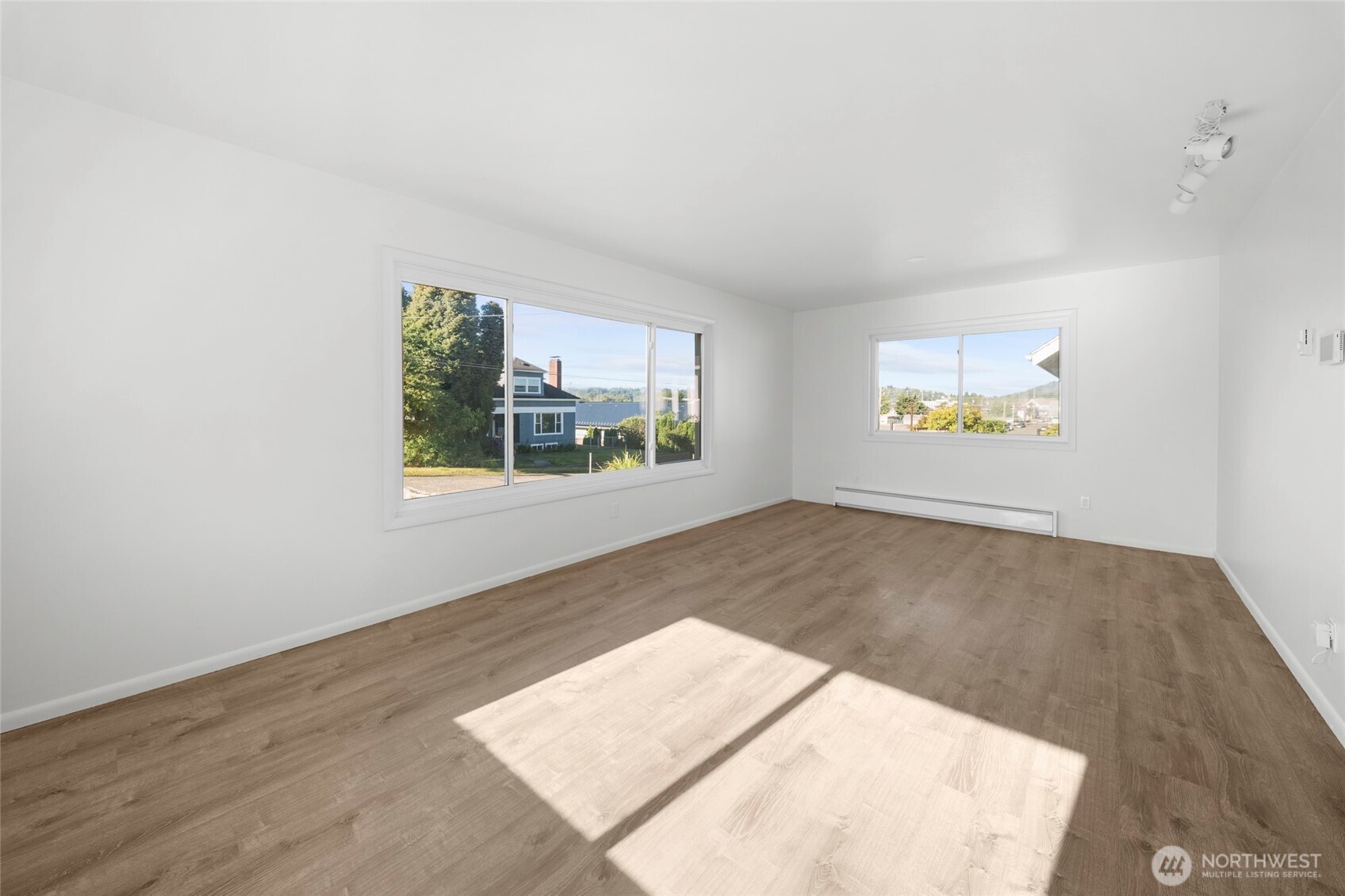 404 11th Street Raymond, WA 98577 - Photo 6 of 29 Gallery Image 6